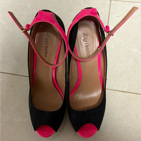 Black and Hot Pink Opened Toe Wedges - Picture 3 of 3